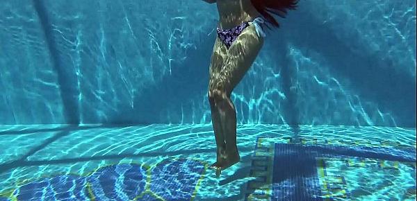  Andreina De Luxe in erotic underwatershow